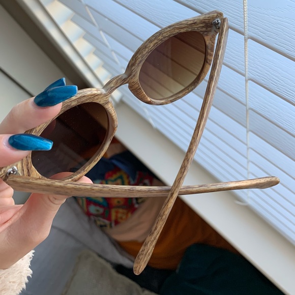 Wood-Like Sunglasses - Picture 3 of 4